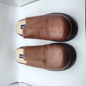 Docker's Khakis brown leather size 10 clogs